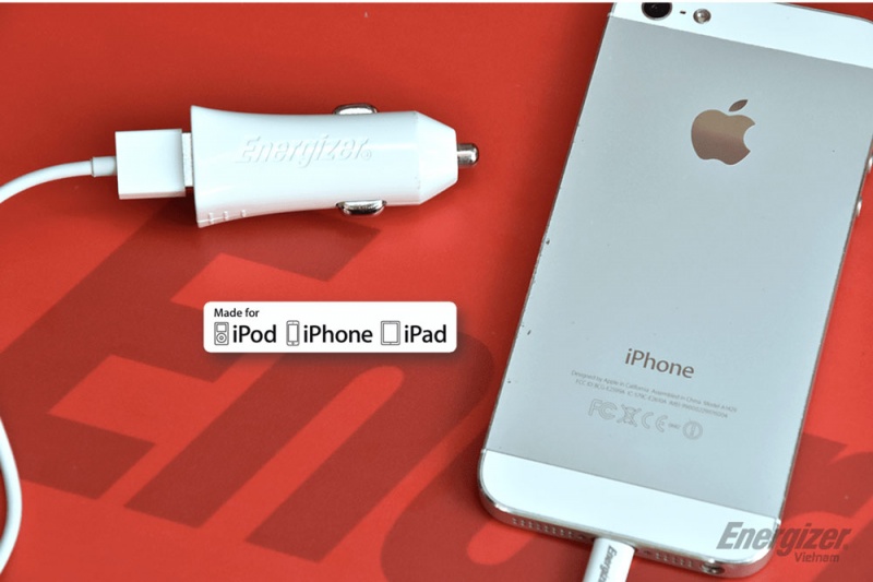 sạc xe hơi Energizer 3.4A 2 cổng USB (kèm cáp lightning)