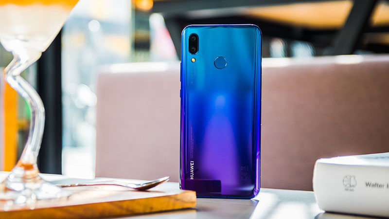 Thiết kế điện thoại Huawei Nova 3 Thiết kế điện thoại Huawei Nova 3