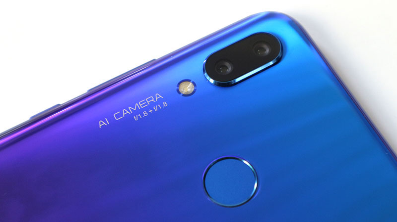 Thiết kế điện thoại Huawei Nova 3 Thiết kế điện thoại Huawei Nova 3