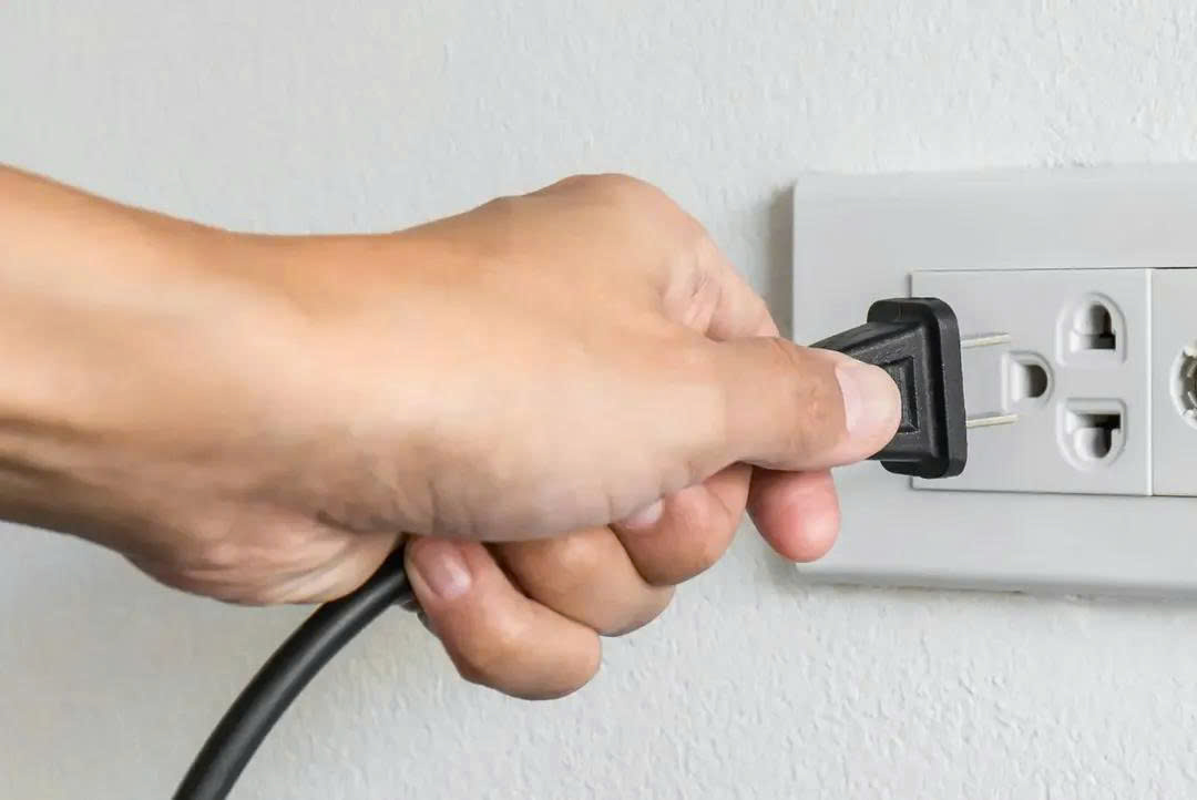 14 Thiết Bị Nên Rút Phích Cắm Trước Khi Đi Du Lịch