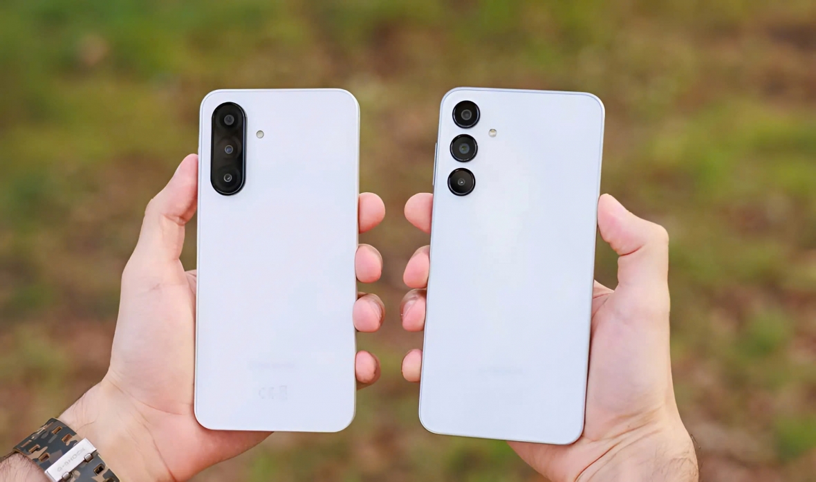 Cả hai mẫu đều sử dụng bộ ba camera