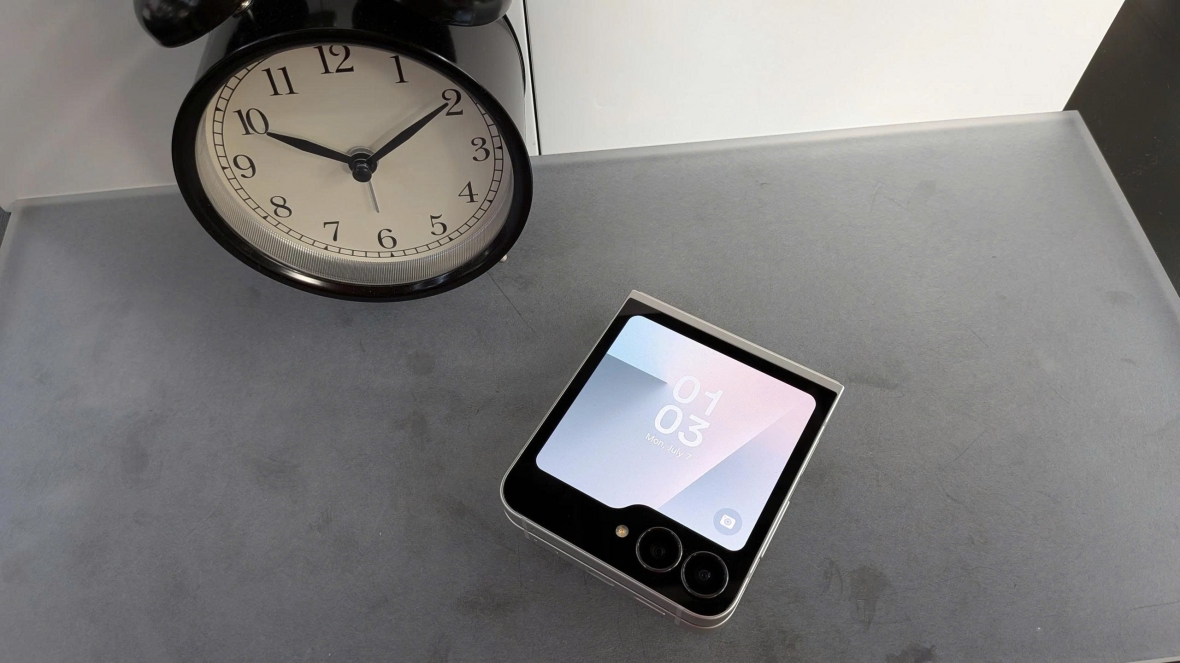 Galaxy Z Flip 7 FE gần như không khác mấy so với Galaxy Z Flip 6