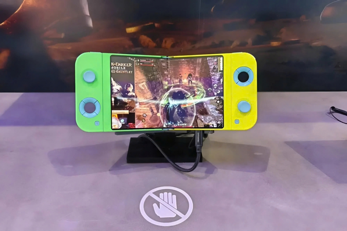 Smartphone Gập Cực Dị Tại MWC 2025