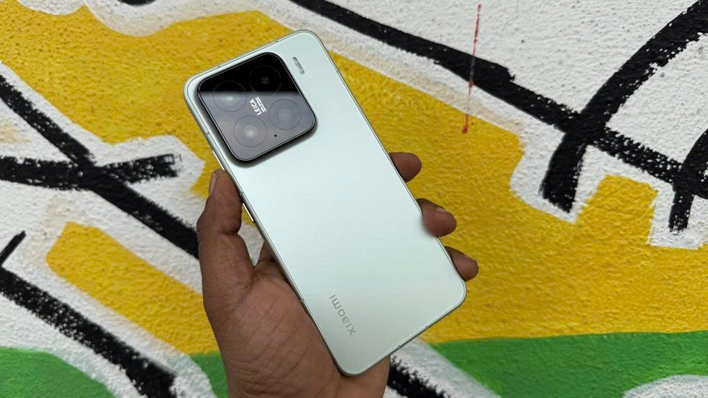 Xiaomi 15 tạo ấn tượng mạnh nhờ màn hình 1.5K