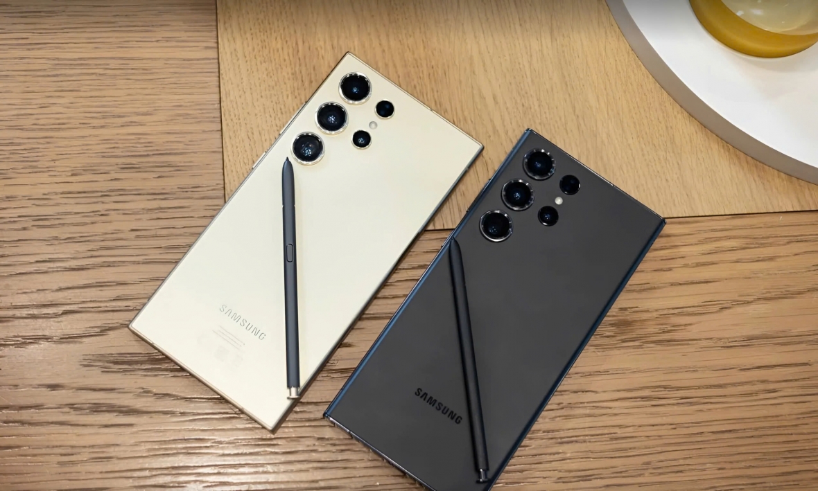Cả hai thiết bị đều trang bị viên pin dung lượng 5.000mAh