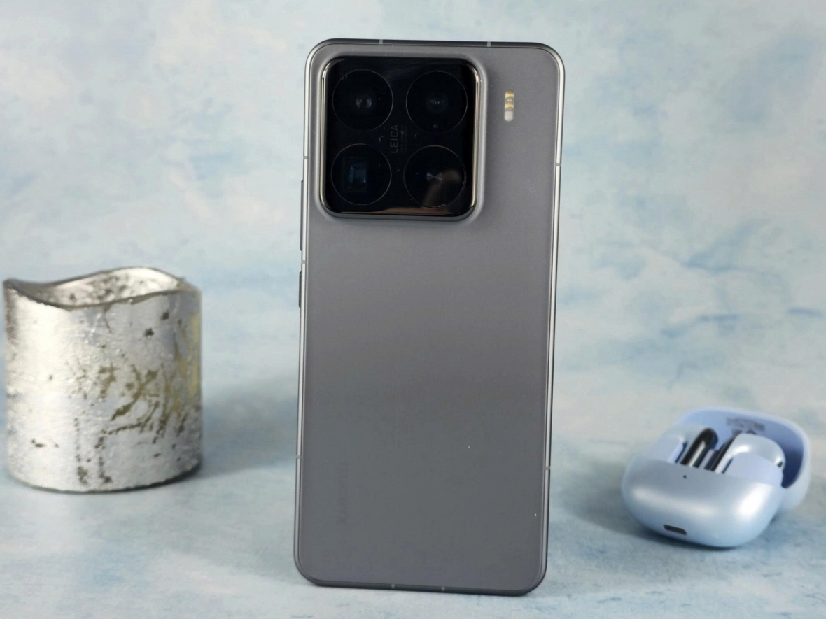 Cả Xiaomi 15 và Xiaomi 14 đều sở hữu màn hình LTPO OLED