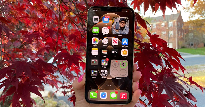 Màn hình iPhone 12 Pro Max hiển thị sắc nét ngay cả khi ở ngoài trời
