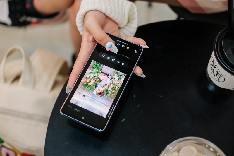Một ngày khám phá các quán cafe “nghệ cả củ” qua camera OIS trên Galaxy A53 5G
