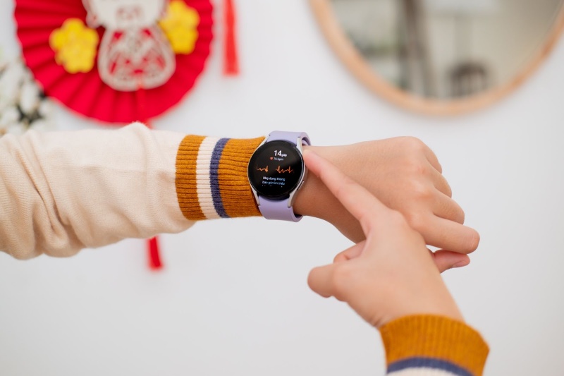Galaxy Watch5 hỗ trợ bạn kiểm soát được các chỉ số cơ thể