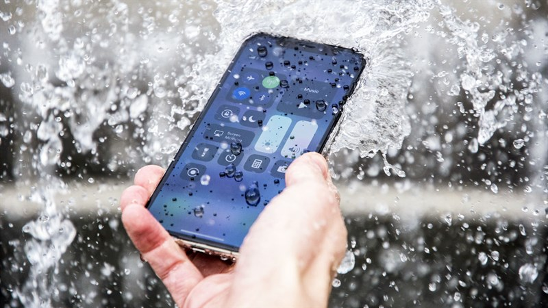 Khả năng chống nước của iPhone 14