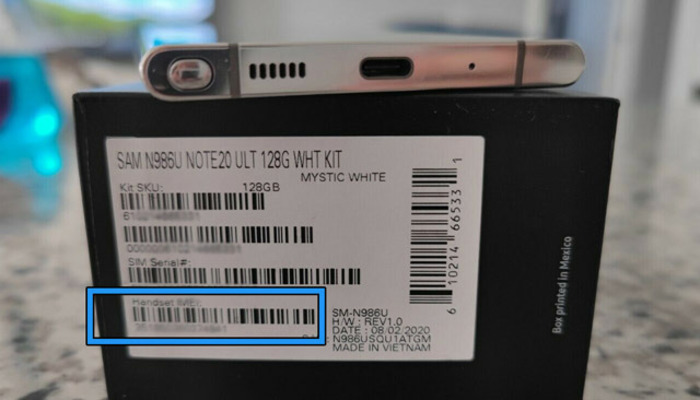 Bạn có thể kiểm tra số IMEI trên vỏ hộp điện thoại Samsung