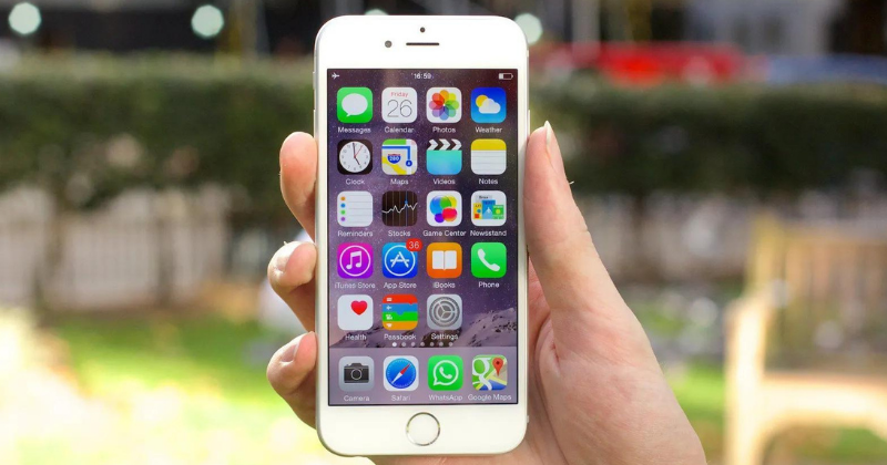 iPhone 6 có vỏ nhôm nguyên khối vừa tay, dễ dàng thao tác và cầm nắm.  