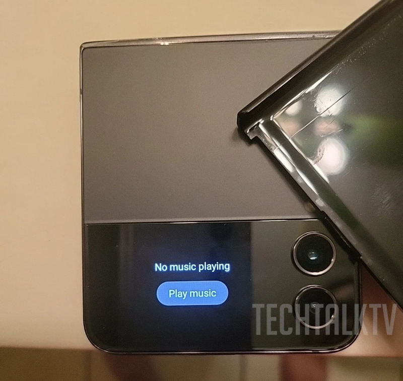 Rò rỉ hình ảnh trực tiếp của Galaxy Z Flip4
