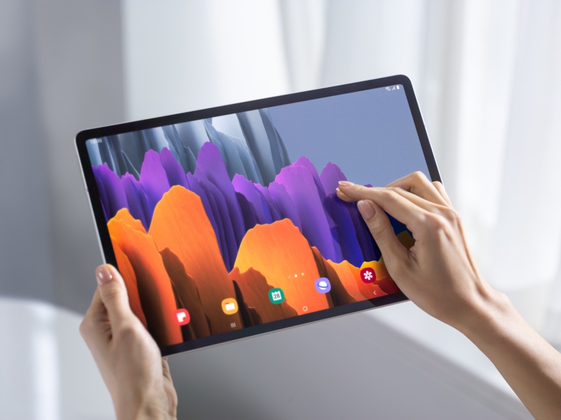 Using the touch screen on the Galaxy Tab S7 Plus in Mystic Black in landscape