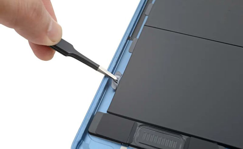 hnammobile - iPad Air 5 có các tính năng Tab kéo để thay thế pin dễ dàng hơn - 1