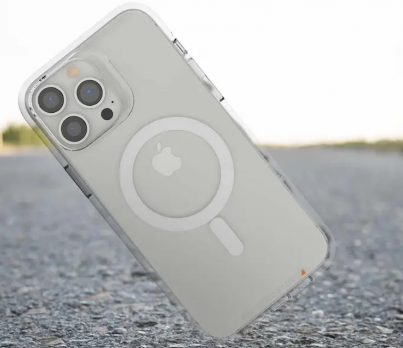 Khả năng bảo vệ ấn tượng trên ốp lưng chống sốc Gear4 Crystal Palace Snap iPhone 13 