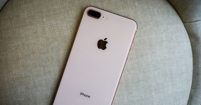 Có tầm 7 triệu trong tay, có nên mua iPhone 8 mới 99% chơi Tết hay không?