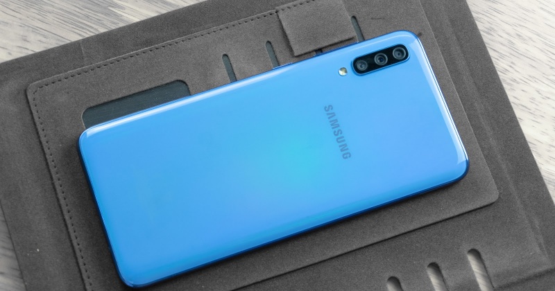 Đánh Giá Samsung A70: chiếc smartphone với bảo mật đỉnh cao