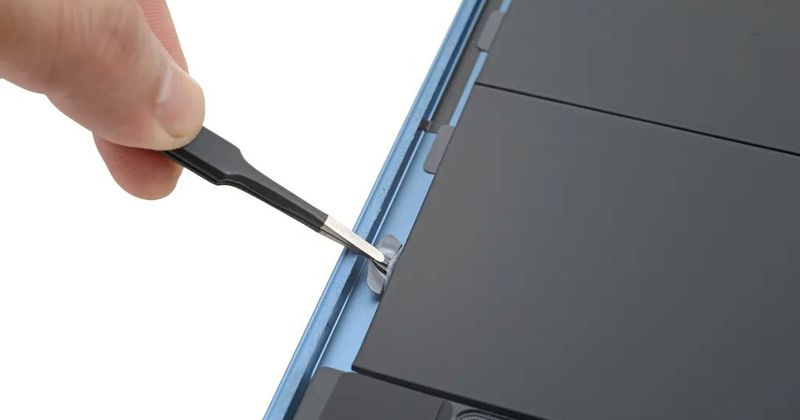 iPad Air 5 có các tính năng Tab kéo để thay thế pin dễ dàng hơn