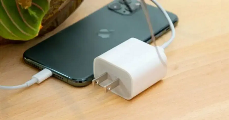 iPhone 12 sẽ ra mắt kèm cáp sạc USB C - lightning với thiết kế hoàn toàn mới
