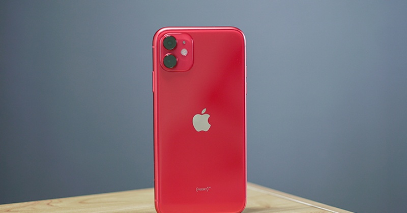 Bạn muốn sở hữu một chiếc iPhone 11 đẳng cấp và cá tính? Hãy ngắm nhìn ngay bức ảnh này với phiên bản màu đỏ cuốn hút, tạo nên độc đáo cho dòng điện thoại này.