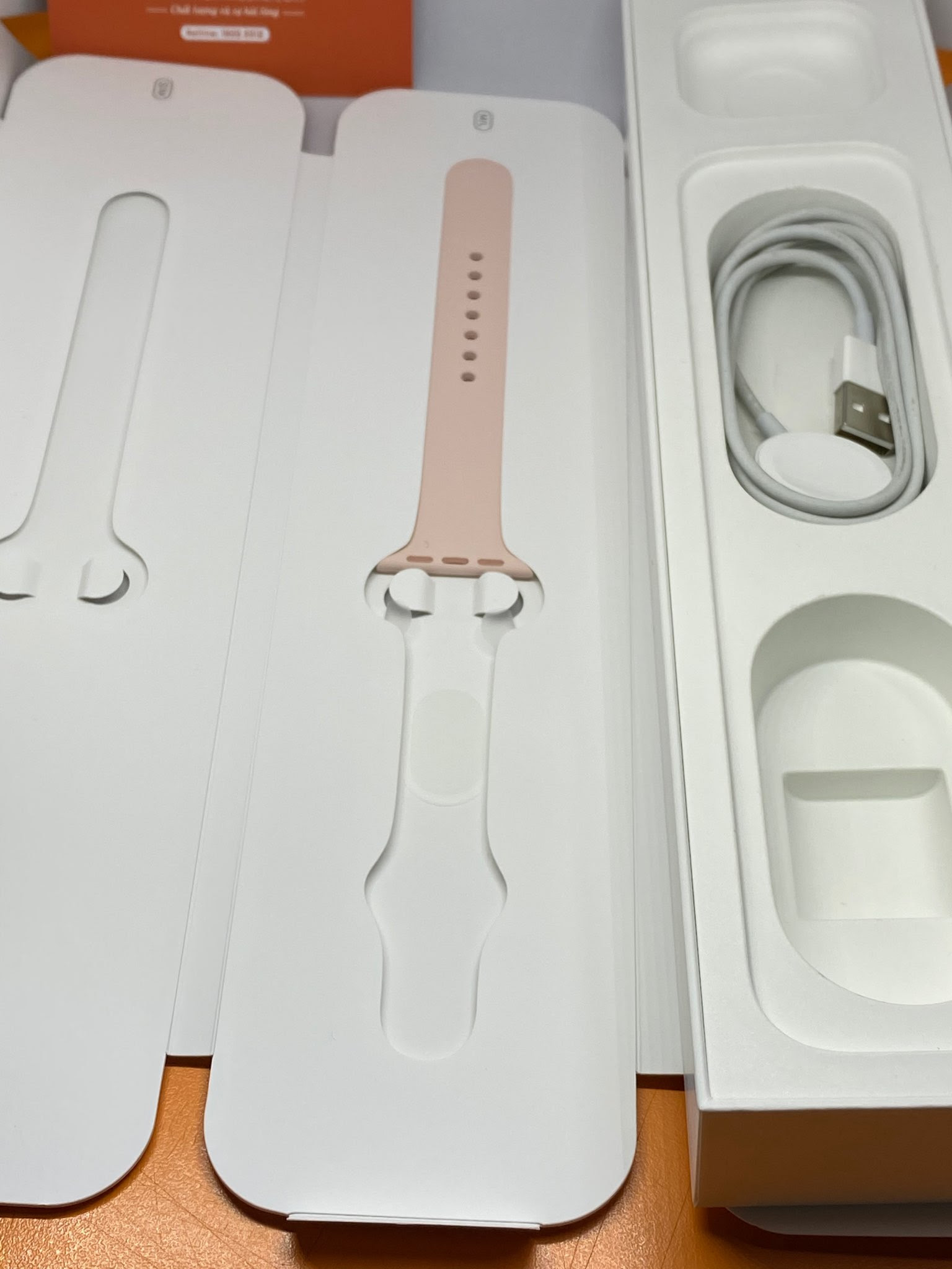 Apple Watch Series 4 40mm GPS Aluminum Case with Pink Sand Sport Band MU682 99%