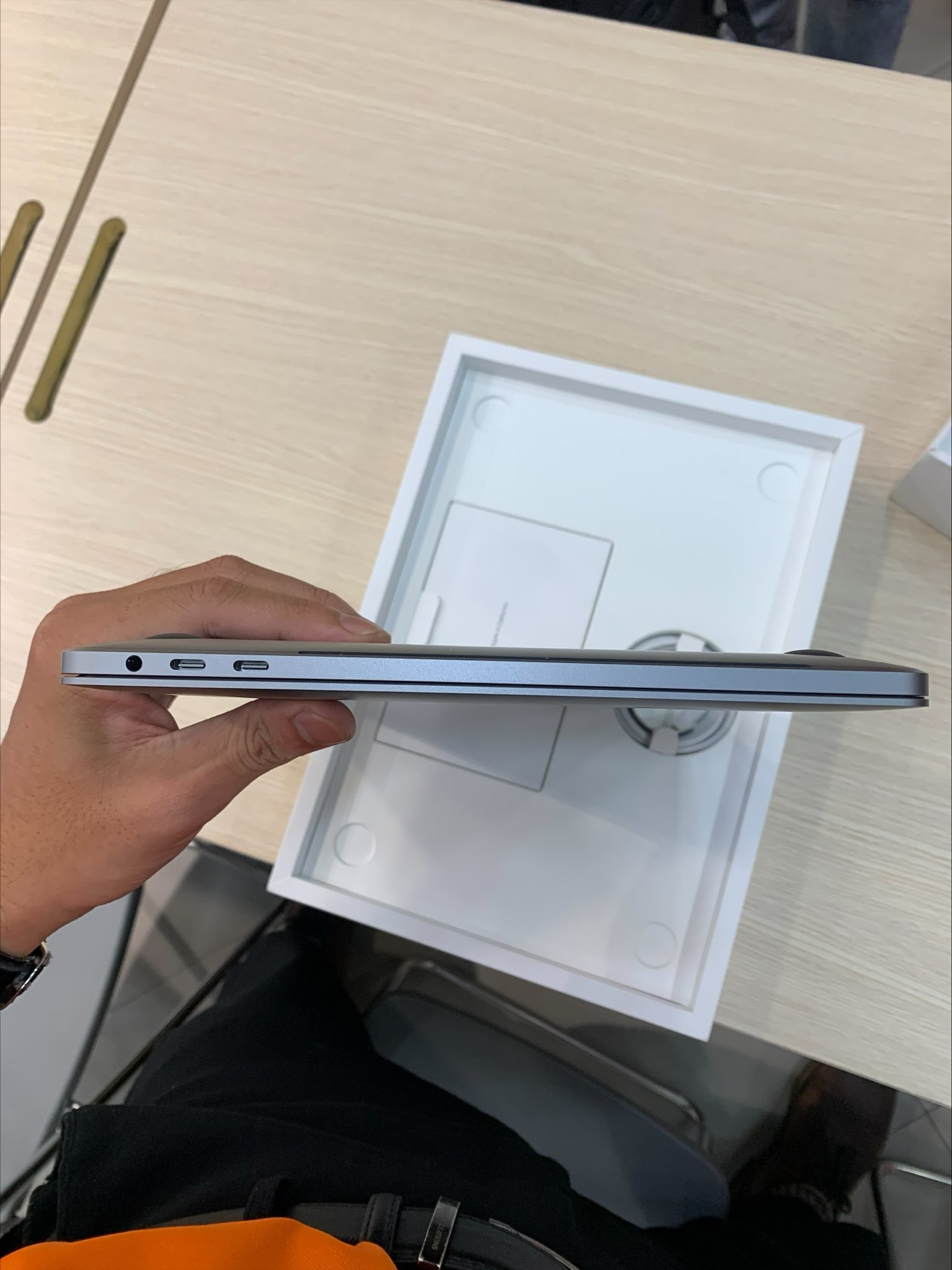 Macbook Pro 13 inch 512GB Ram 16GB 2020 MWP42 Like New Hàng Trưng Bày
