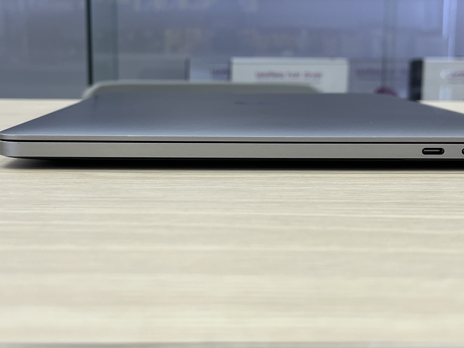 MacBook Pro 13 inch Touch Bar 2019 MV962 256GB cũ 97%