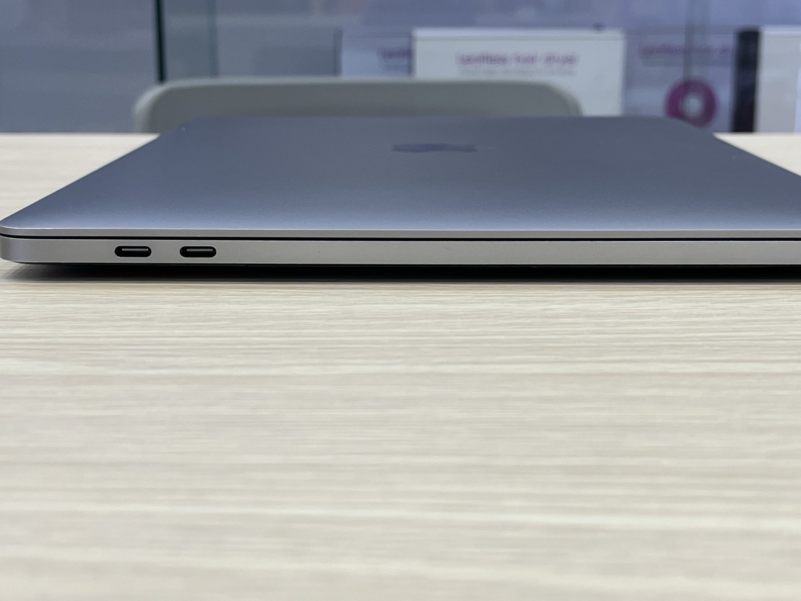MacBook Pro 13 inch Touch Bar 2019 MV962 256GB cũ 97%