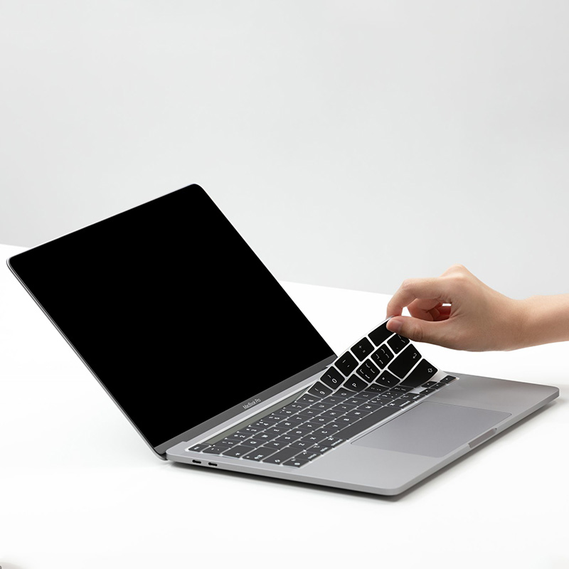 Miếng Lót Phủ Phím TPU MacBook Innostyle Pro 13inch (IKC2338BLK) 