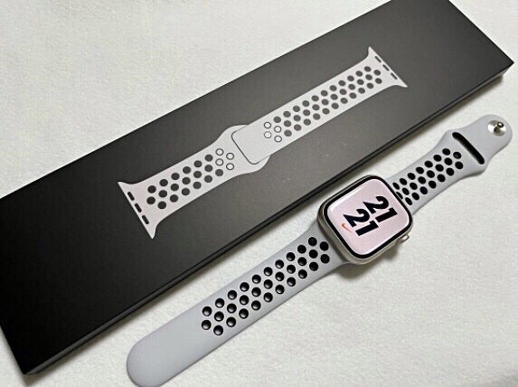 Apple Watch Series 7 GPS 45mm Starlight Aluminium Case with Pure Platinum/Black Nike Sport Band MKNA3